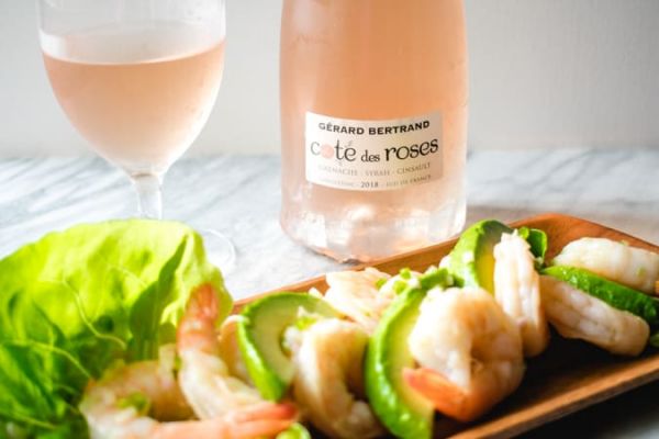 Vinho para o verão, seus sabores e temperatura - Rosé com salada de camarão