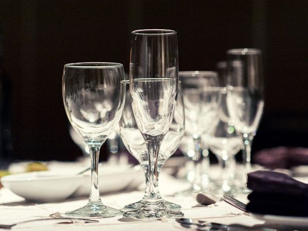 Taças para vinho e o serviço Temperatura e materiais - taças à mesa