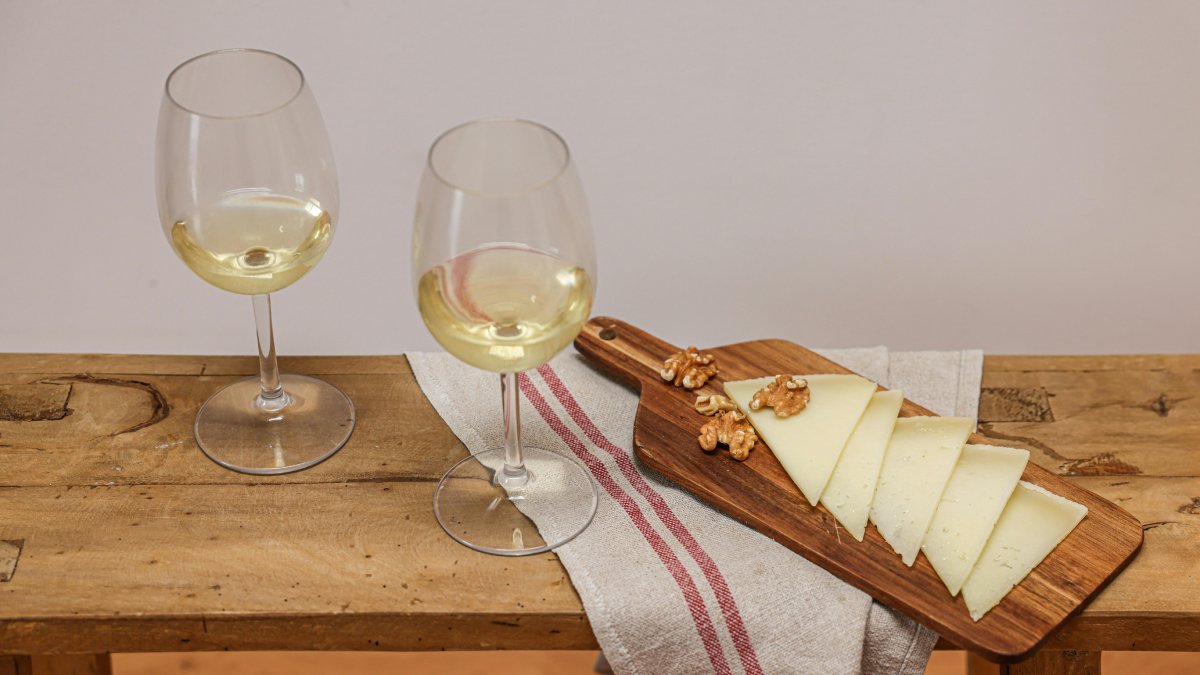 7 vinhos brancos suaves para refrescar o seu dia em 2026 05
