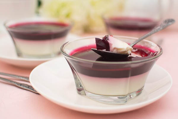 Panna Cotta com calda de vinho, a lista dos 6 melhores