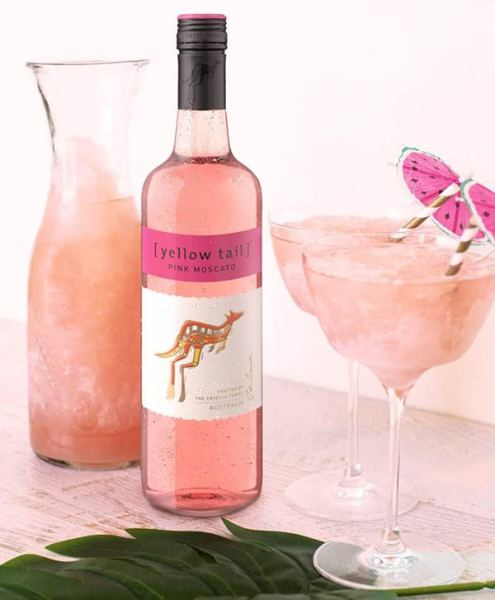 Yellow Tail Pink Moscato - Visual