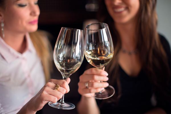 Descubra os 9 Melhores Vinhos Brancos Chardonnay para Degustar em 2024