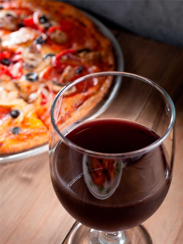 Um típico vinho Chianti perfeito ao lado de pizzas artesanais