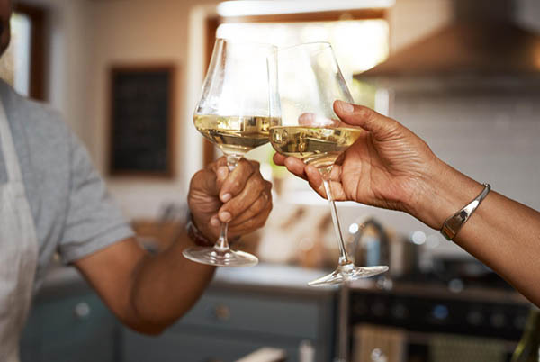 Kit de 4 Vinhos Brancos Premiados – A Seleção Exclusiva de 3 Vinhos de Portugal e 1 da Itália - Brindando