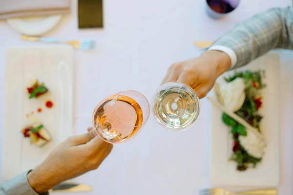 Kit Luigi Bosca La Linda Torrontés e Rosé – A Dupla de Vinhos Argentinos Perfeita para Momentos Refrescantes e Elegantes - Brindando