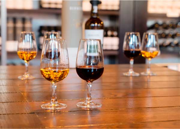 Kit 2 Vinhos do Porto Grahams Ruby & Tawny – Doçura e Elegância em Dose Dupla - Brindando
