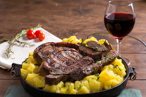 Kit 2 Garrafas Nicasia Vineyards Red Blend Malbec 2020 – Potência Andina em Dose Dupla por cerca de R$102 cada - Harmonização