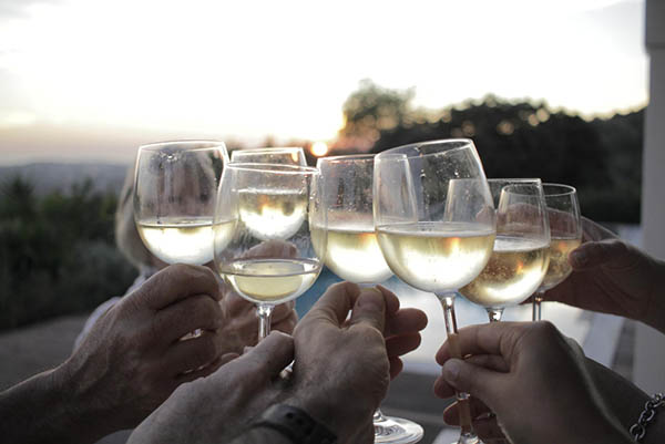 Kit 6 Garrafas Casal Garcia Branco Vinho Verde DOC – Frescor e Tradição Atlântica Multiplicados por Seis - Brindando