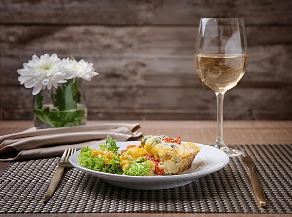 Kit 6 Garrafas Casal Garcia Branco Vinho Verde DOC – Frescor e Tradição Atlântica Multiplicados por Seis - Harmonização
