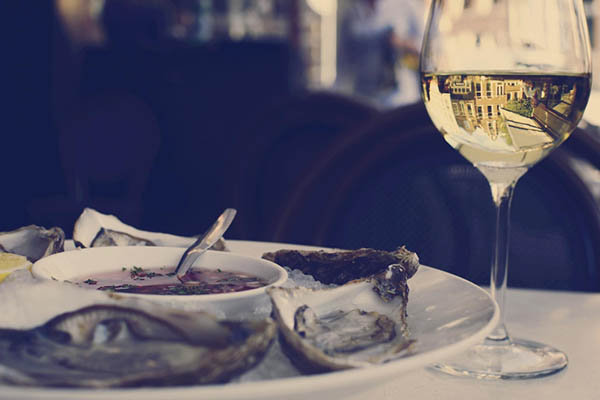 Kit 6 Garrafas Louis Latour Chablis 2020 - Guia Completo da Elegância Mineral de Chablis em Dose Séxtupla - Harmonização