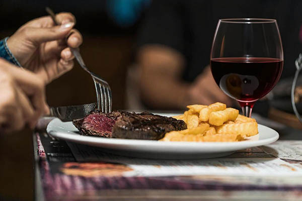 Kit 6 Garrafas Nicasia Vineyards Red Blend Cabernet Franc 2023 – Elegância do Vale do Uco em Dose Séxtupla - Harmonização