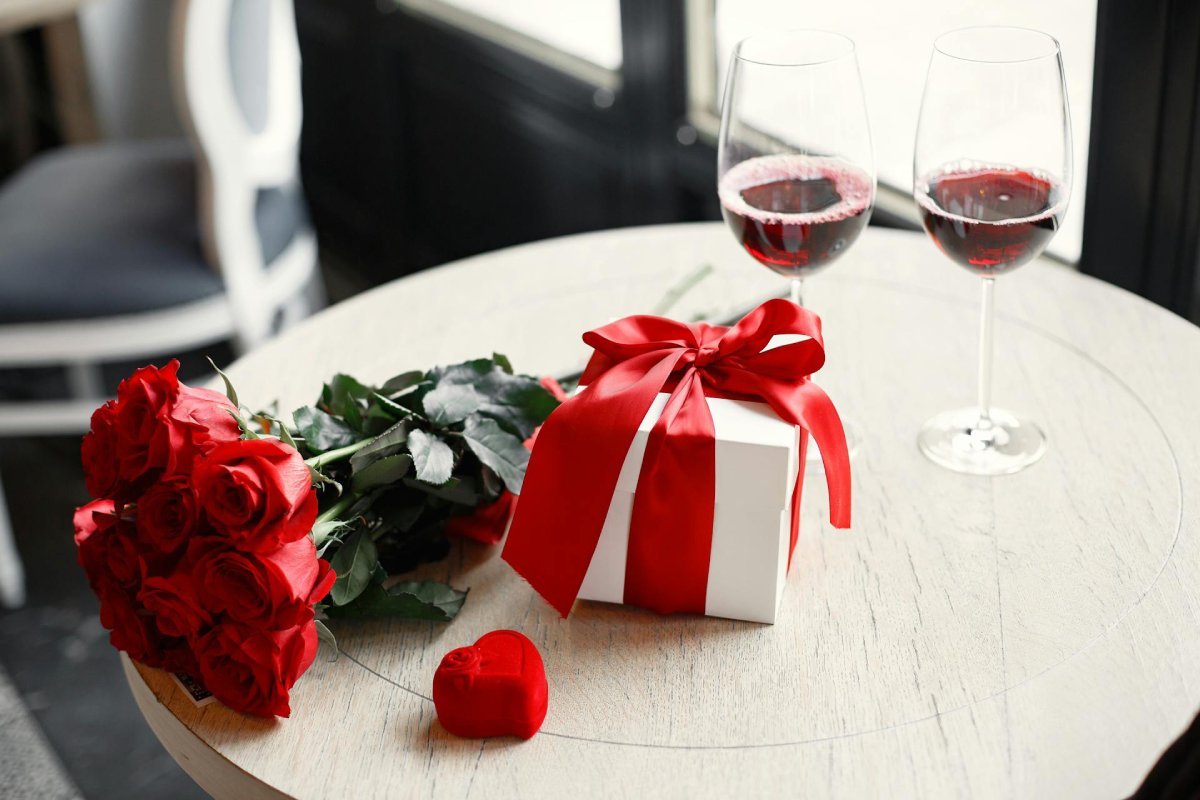 Kit Oster Inspire x Kit Abridor Elétrico x Kit Livro Uny Gift qual presente para quem gosta de vinho vale mais a pena 02