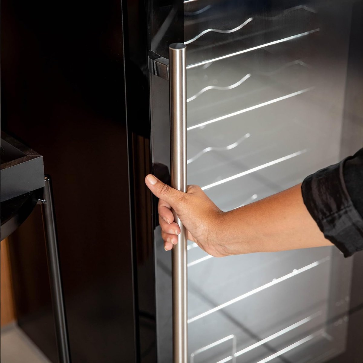 Adega Climatizada Linq Gourmet para 28 Garrafas Preto 127V 4