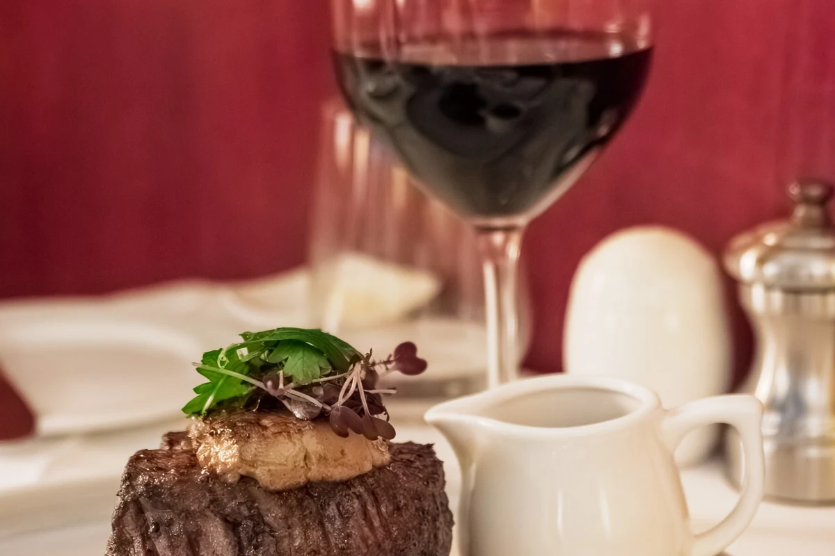 Harmonização editorial de Malbec com carne bovina