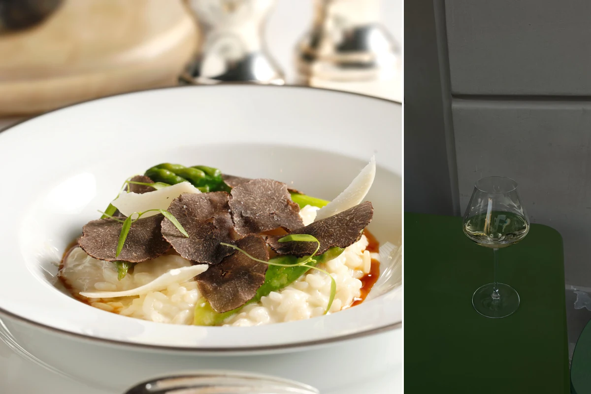Risoto de aspargos e taça de vinho branco em composição editorial para harmonizar com Paul Mas Mon Sauvignon Blanc 2021