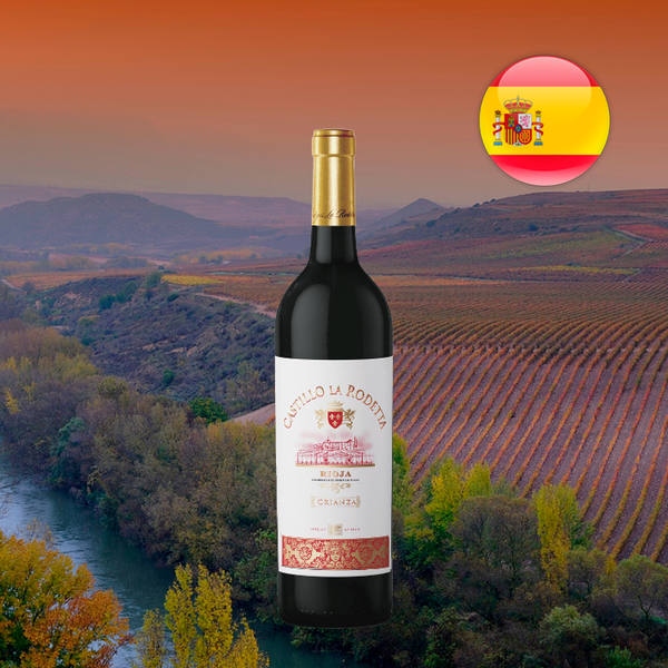 Garrafa de Castillo La Rodetta Crianza Rioja diante de vinhedos de outono e um rio, com bandeira espanhola.